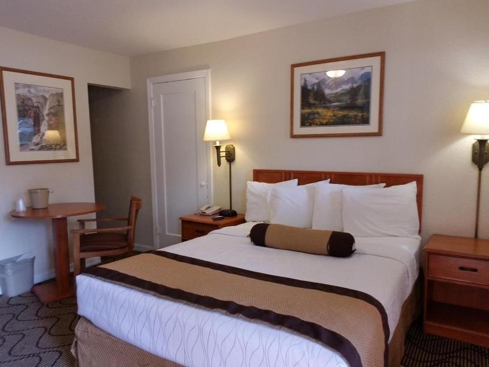 Standard Queen Room interior